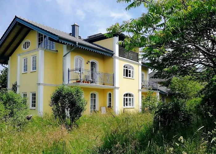 Ferienwohnung In Seenaher Kuenstlervilla In Gstadt